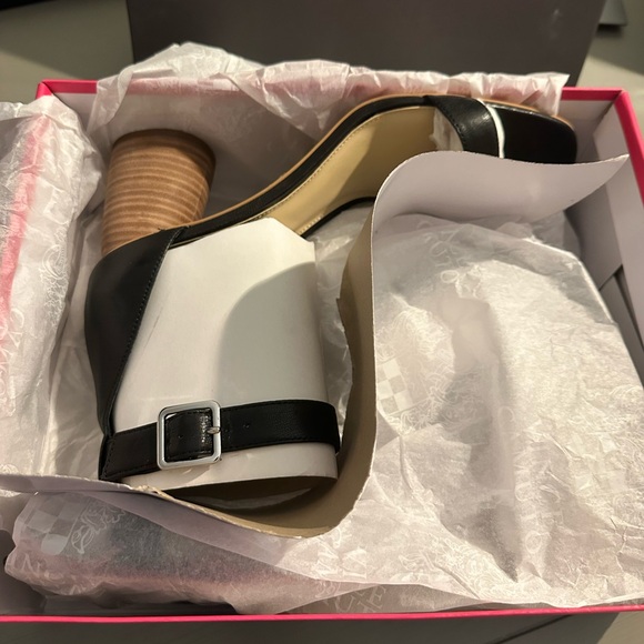 Vince Camuto Mejorla - Picture 4 of 6